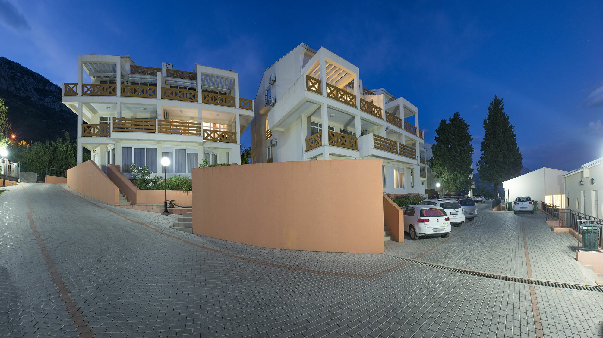 Berg Apartments Bar Exterior photo